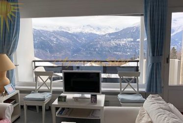 Charmant appartement de 2.5 pièces à quelques minutes à pied du centre de Montana et avec vue panoramique sur les Alpes !