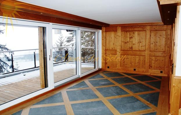 Vue panoramique depuiis ce magnifique appartement situé dans la résidence hôtelière "Crans Ambassador" à Montana !