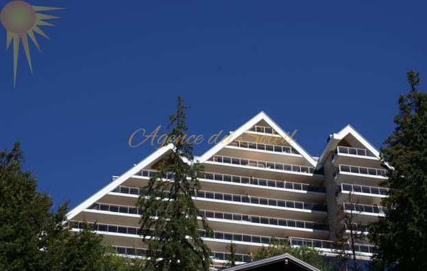 Vue panoramique depuiis ce magnifique appartement situé dans la résidence hôtelière "Crans Ambassador" à Montana !