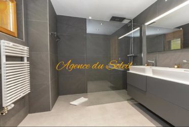 Emplacement de premier ordre ! Magnifique appartement rénové en 2020 dans le plus prisé quartier de Crans !