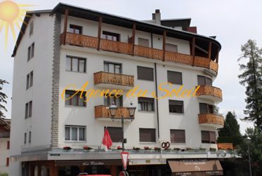 À louer à la saison d'été très joli 2.5 pièces au coeur de Crans. Disponible à partir du 15 avril 2025!