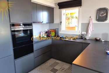 Coup de cœur pour ce superbe appartement de 4.5 pièces orienté sud-est au centre de Crans-Montana !