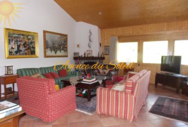 Très beau Chalet de 7.5 pièces sur un grand terrain arborisé !