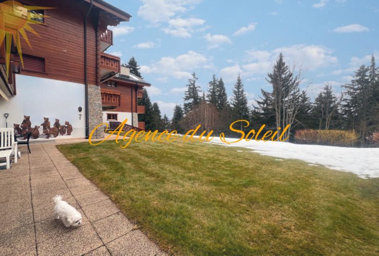 Somptueux lot de 4.5 pièces + 3.5 pièces + chambre de service, jardin, piscine privée au cœur de Crans !