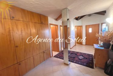 Idéal pour une famille, ce magnifique et spacieux chalet à 5 mn en voiture du centre de la station !