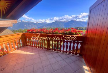 Deux superbes appartements adjacents en attique privatif au cœur de Crans-Montana ! 2 places de parc intérieures INCLUSES dans le prix!