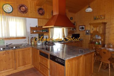 Très beau Chalet de 7.5 pièces sur un grand terrain arborisé !