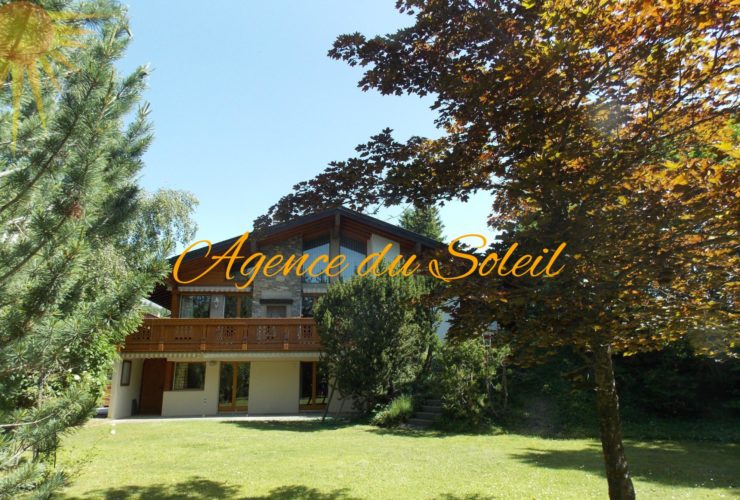 Très beau Chalet de 7.5 pièces sur un grand terrain arborisé !