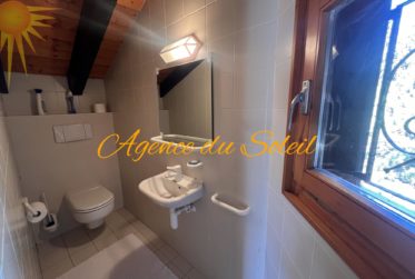 Idéal pour une famille, ce magnifique et spacieux chalet à 5 mn en voiture du centre de la station !