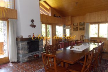 Très beau Chalet de 7.5 pièces sur un grand terrain arborisé !