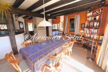 Idéal pour une famille, ce magnifique et spacieux chalet à 5 mn en voiture du centre de la station !