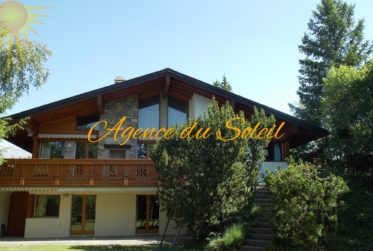 Très beau Chalet de 7.5 pièces sur un grand terrain arborisé !
