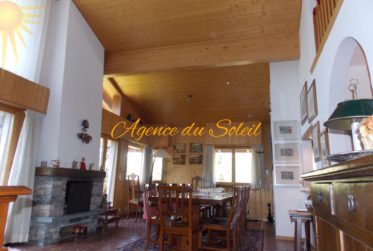 Très beau Chalet de 7.5 pièces sur un grand terrain arborisé !
