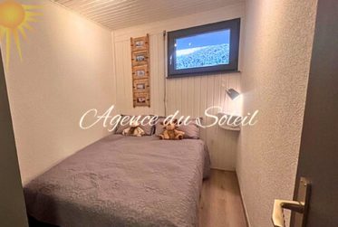 À louer UNIQUEMENT à l’année ce magnifique 3.5 pièces complètement rénové à Crans !