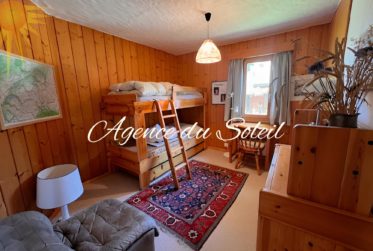 Idéal pour une famille, ce magnifique et spacieux chalet à 5 mn en voiture du centre de la station !