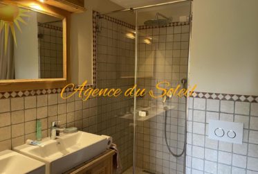 Très bel appartement de 4.5 pièces avec une grande terrasse et jardin, situé proche du Golf Severino Ballesteros !