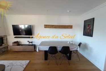 Coup de cœur pour ce superbe appartement de 4.5 pièces orienté sud-est au centre de Crans-Montana !