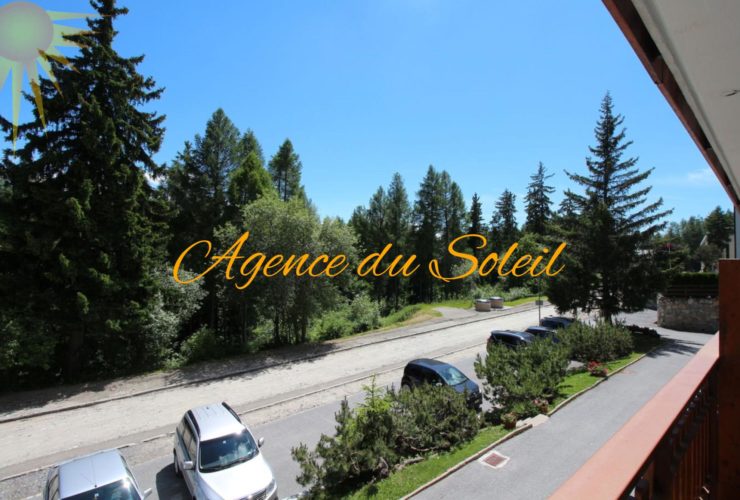 À louer uniquement pour la saison d'hiver ce grand studio sud à proximité du centre de Crans !