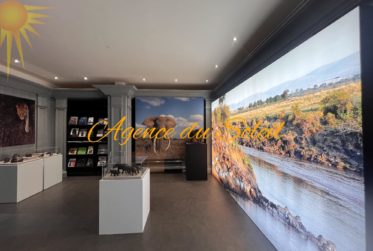 Grand espace commercial de 191 m² en plein cœur de la station !