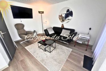 À louer UNIQUEMENT à l’année ce magnifique 3.5 pièces complètement rénové à Crans !