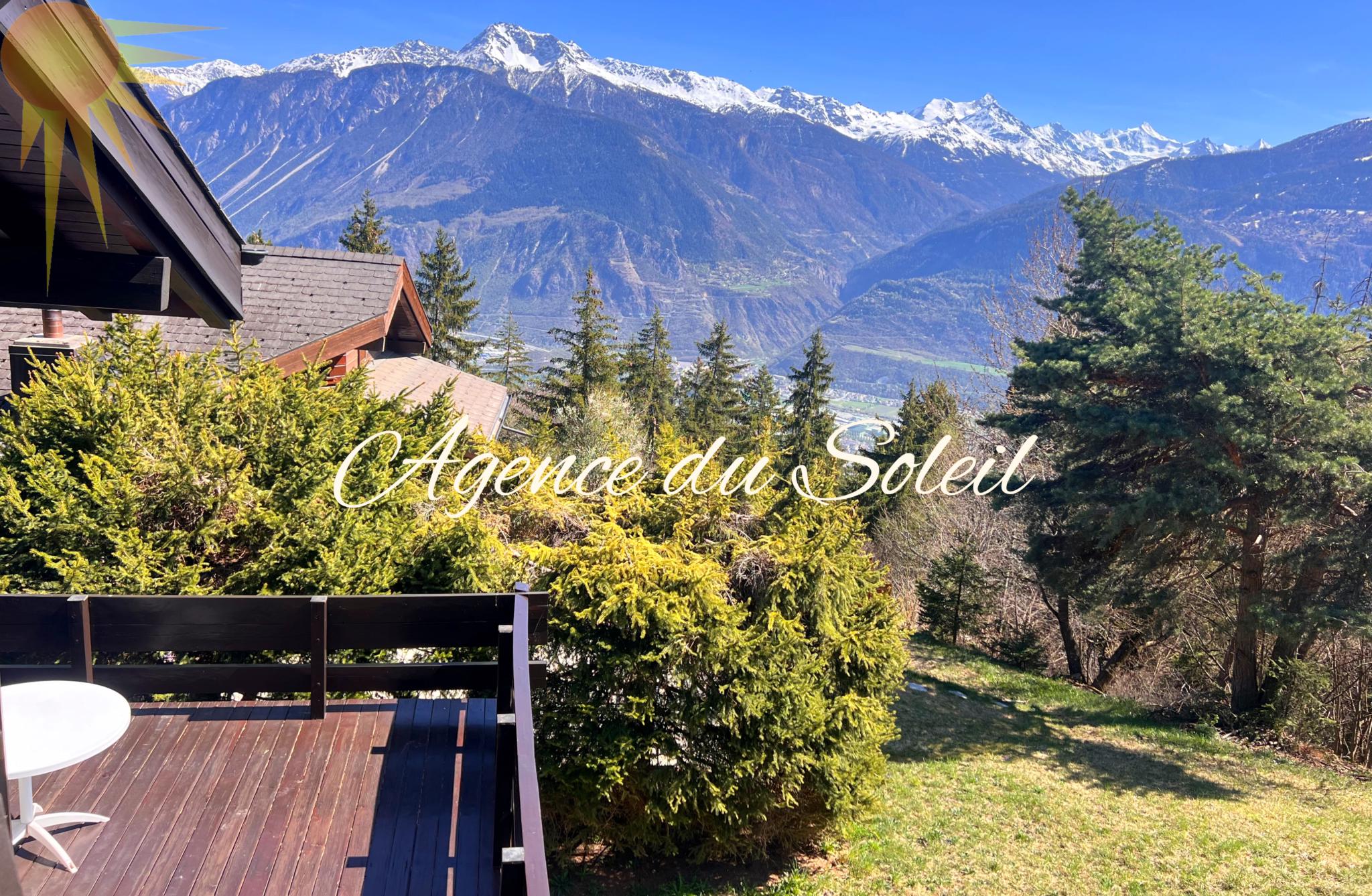 Idéal pour une famille, ce magnifique et spacieux chalet à 5 mn en voiture du centre de la station !