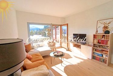 En exclusivité ! Charmant 2.5 pièces, rénové en 2024, avec une terrasse et un jardin privatifs orientés plein sud, à 6 minutes à pied du centre de Montana et à proximité du funiculaire !