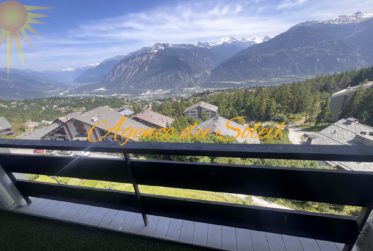Magnifique appartement de 4.5 pièces en attique, totalement rénové en 2023 !