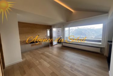 Magnifique appartement de 4.5 pièces en attique, totalement rénové en 2023 !