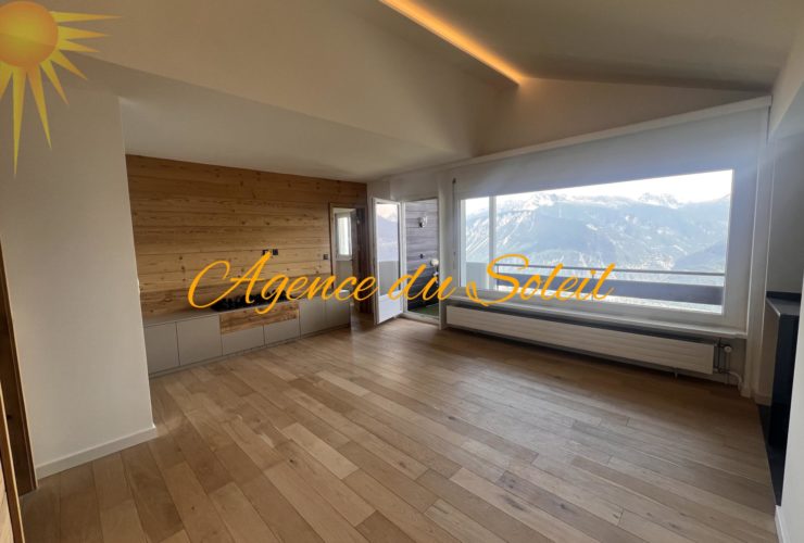 Magnifique appartement de 4.5 pièces en attique, totalement rénové en 2023 !