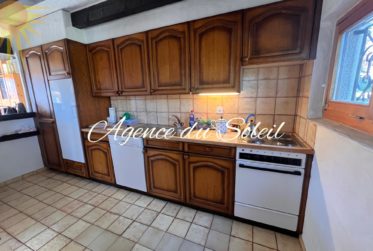Idéal pour une famille, ce magnifique et spacieux chalet à 5 mn en voiture du centre de la station !
