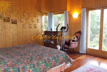 Très beau Chalet de 7.5 pièces sur un grand terrain arborisé !