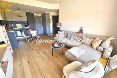 En exclusivité ! Adorable 2.5 pièces, rénové en 2024, avec sa vaste terrasse sud, à 6 minutes à pied du centre de Montana !