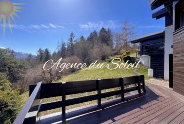 Idéal pour une famille, ce magnifique et spacieux chalet à 5 mn en voiture du centre de la station !