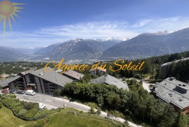 Magnifique appartement de 4.5 pièces en attique, totalement rénové en 2023 !