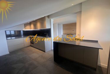 Magnifique appartement de 4.5 pièces en attique, totalement rénové en 2023 !