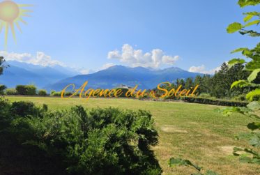 En exclusivité ! Adorable 2.5 pièces, rénové en 2024, avec sa vaste terrasse sud, à 6 minutes à pied du centre de Montana !