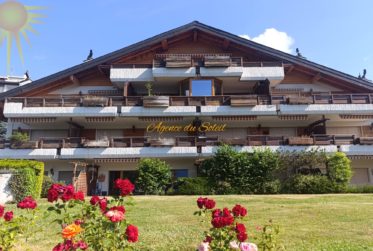 En exclusivité ! Charmant 2.5 pièces, rénové en 2024, avec une terrasse et un jardin privatifs orientés plein sud, à 6 minutes à pied du centre de Montana et à proximité du funiculaire !