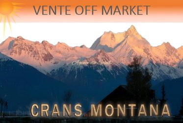 Emplacement d’exception pour ce grand espace commercial (228 m²) situé dans une rue commerçante de la station !