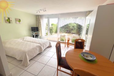 Emplacement de premier ordre pour cet adorable studio rénové avec sa terrasse/jardin sud !