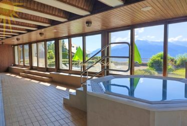 En exclusivité ! Charmant 2.5 pièces, rénové en 2024, avec une terrasse plein sud, à 6 minutes à pied du centre de Montana et à proximité du funiculaire !