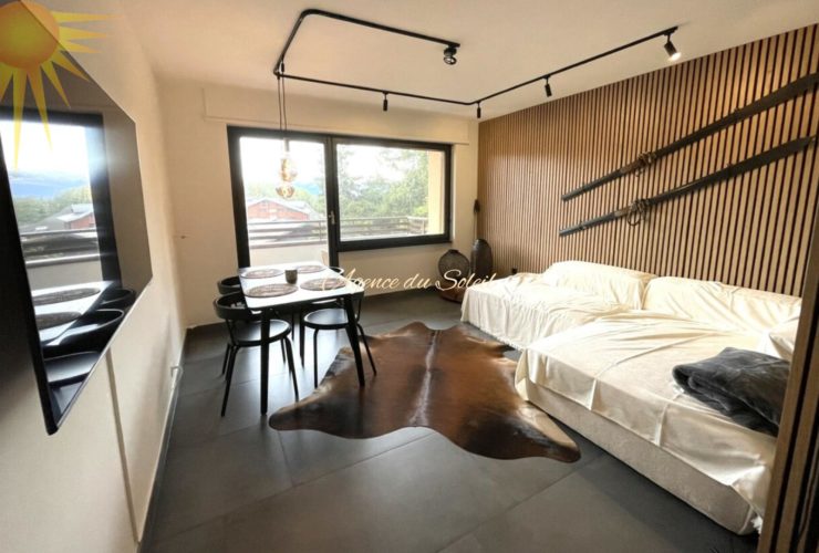 Magnifique appartement de 3.5 pièces superbement rénové en 2024 à Crans !