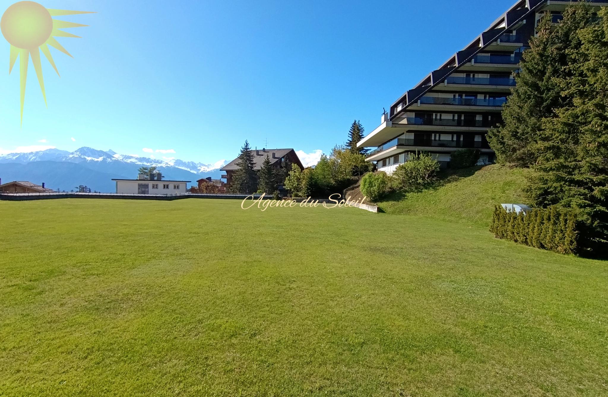 En exclusivité ! A voir absolument ! Hyper centre de Montana ! Magnifique et spacieux appartement de 4.5 pièces !