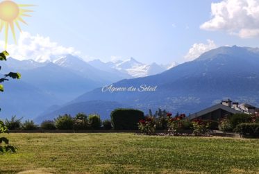 En exclusivité ! Charmant 2.5 pièces, rénové en 2024, avec une terrasse plein sud, à 6 minutes à pied du centre de Montana et à proximité du funiculaire !