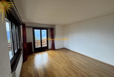 Spacieux appartement de 2,5 pièces situé à l’entrée est de la station avec une vue panoramique !