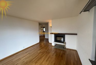 Spacieux appartement de 2,5 pièces situé à l’entrée est de la station avec une vue panoramique !