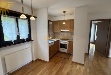Spacieux appartement de 2,5 pièces situé à l’entrée est de la station avec une vue panoramique !