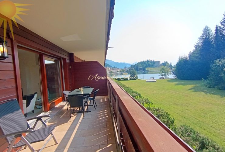 Coup de cœur assuré pour cet appartement idéalement situé au centre de la station, offrant une vue imprenable et un accès direct au lac de Grenon !