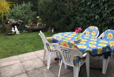 Emplacement de premier ordre pour cet adorable studio rénové avec sa terrasse/jardin sud !