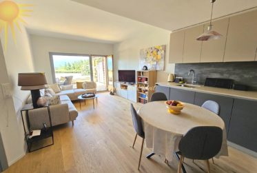 En exclusivité ! Charmant 2.5 pièces, rénové en 2024, avec une terrasse plein sud, à 6 minutes à pied du centre de Montana et à proximité du funiculaire !