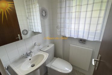 Spacieux appartement de 2,5 pièces situé à l’entrée est de la station avec une vue panoramique !